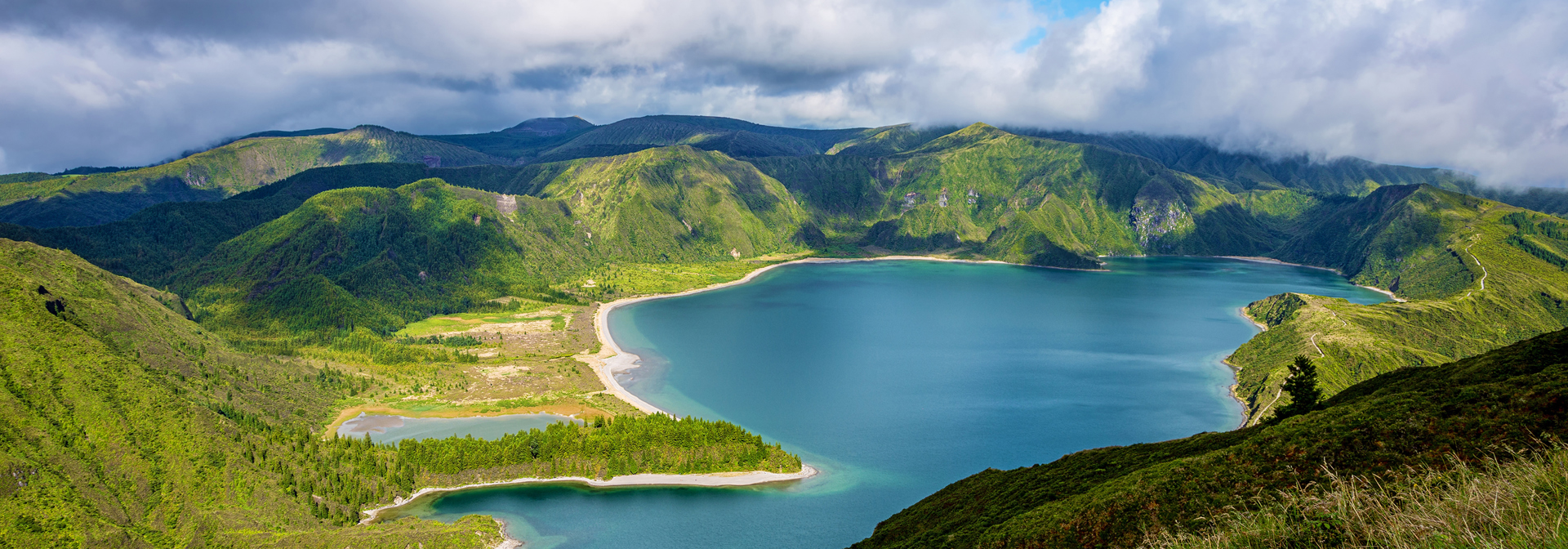 Fogo_lake_01