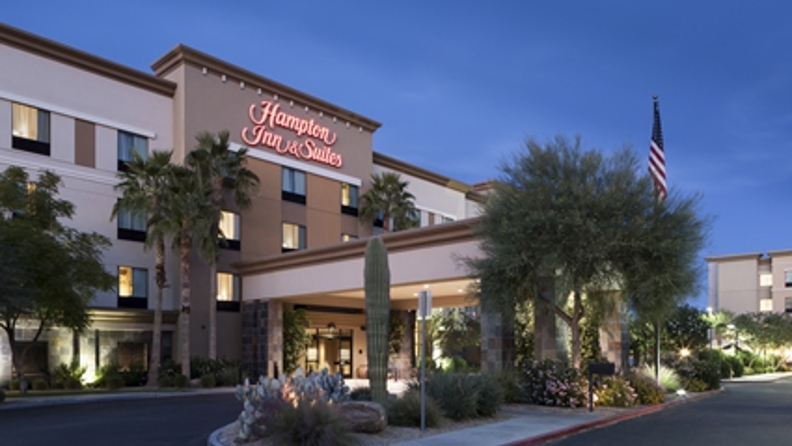 usa - hampton inn phoenix facade aften