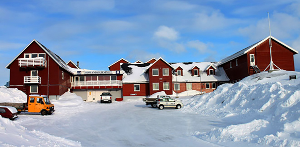 Nuuk_soemandshjem_bygningen_med_sne_01