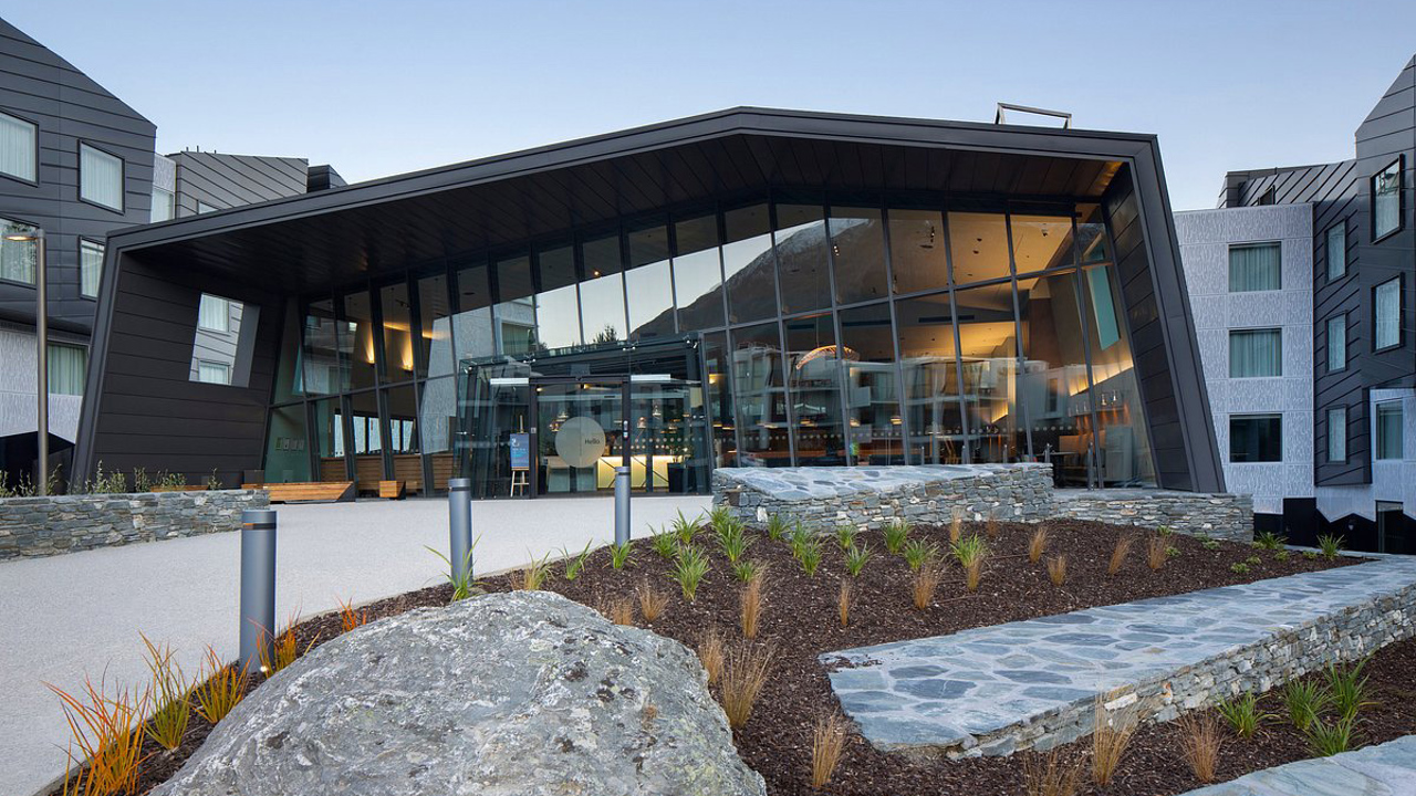 Holiday Inn Express Queenstown New Zealand 01