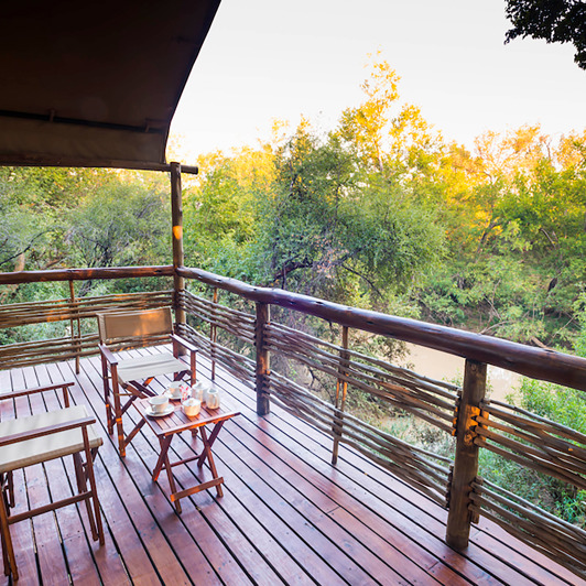Madikwe National Park Aha Takadu River Camp Luksus Telt Terrasse 01