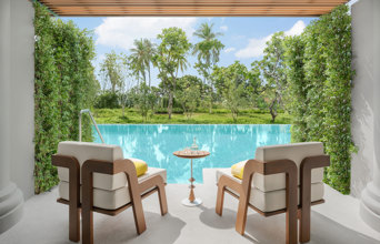 05 Crs Deluxe Pool Access Balcony 02