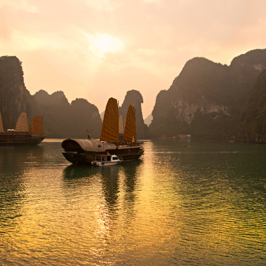 Vietnam - halong bugten_skib_02