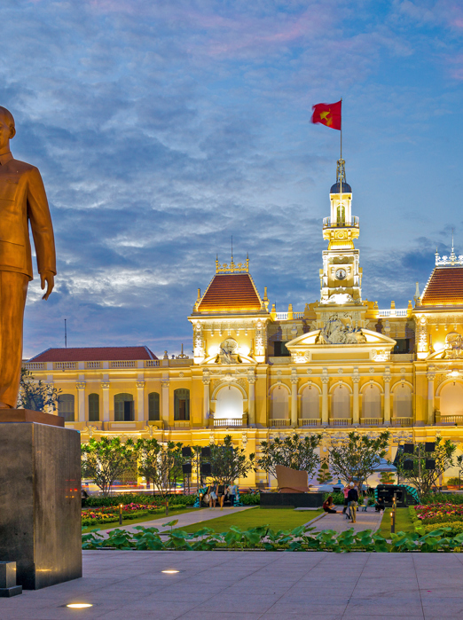 vietnam - ho chi minh_city hall_statue_02