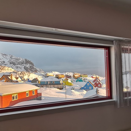 Hotel_sisimiut_standard_vaerelse_with_a_view_01
