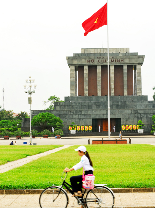 Vietnam - hanoi_ho chi minh_mausoleum_03