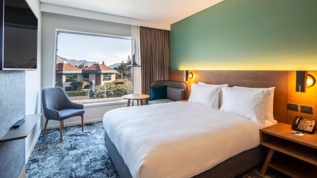 Holiday Inn Express Queenstown New Zealand Standard One Bed 04