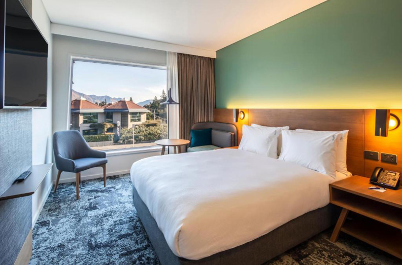 Holiday Inn Express Queenstown New Zealand Standard One Bed 04