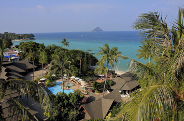 thailand - holiday inn phi phi_hotel oppefra_01