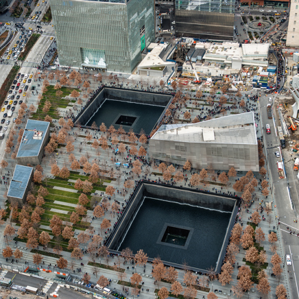Ground Zero med det bevægende 9/11 Memorial.