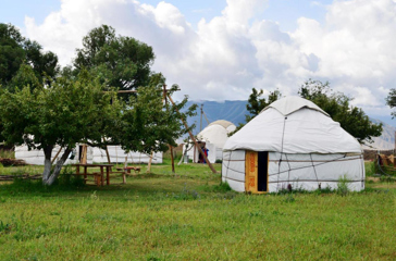 Almaluu Yurt Camp 03