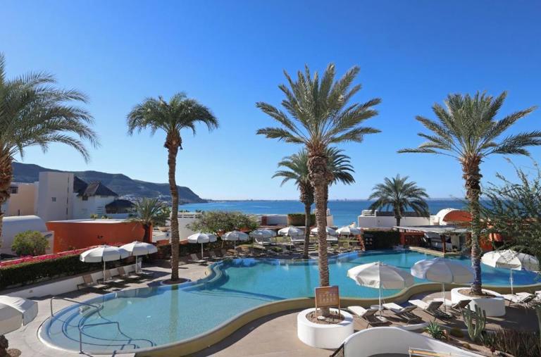 Hotel Indigo Pool 2