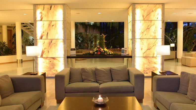 Caloura Hotel_Lobby_01