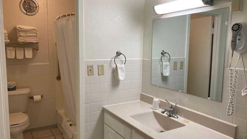 Hot Springs Hill Inn USA SD Bathroom
