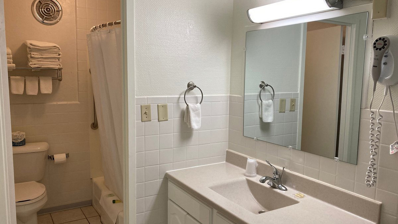 Hot Springs Hill Inn USA SD Bathroom