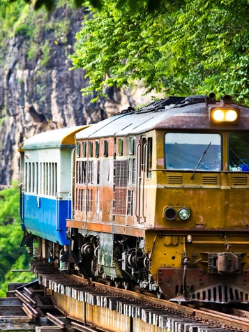 Da japanerne havde besat Thailand i 42-43, ønskede de en jernbane fra Bangkok til Rangoon (Yangon) i Burma.