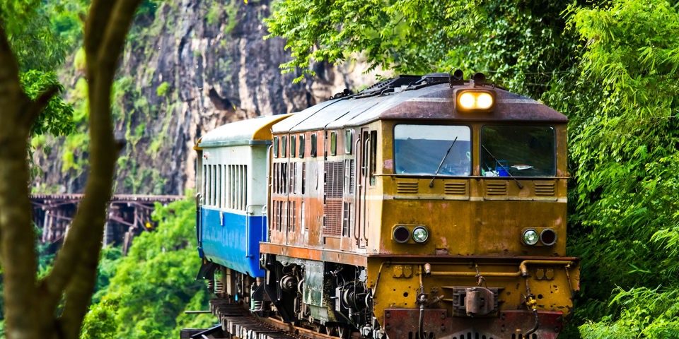 Da japanerne havde besat Thailand i 42-43, ønskede de en jernbane fra Bangkok til Rangoon (Yangon) i Burma.