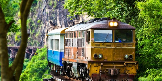 Da japanerne havde besat Thailand i 42-43, ønskede de en jernbane fra Bangkok til Rangoon (Yangon) i Burma.
