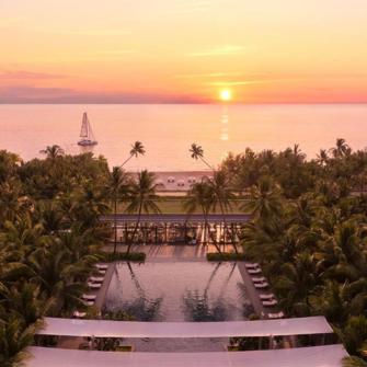 Luftfoto Af Pool Og Strand The Regent