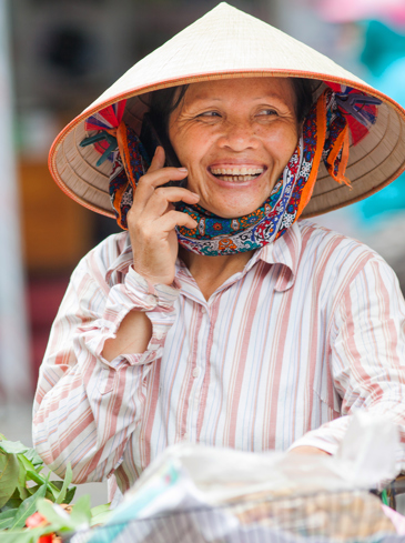 vietnam - hanoi_befolkning_kvinde_gadesaelger_08