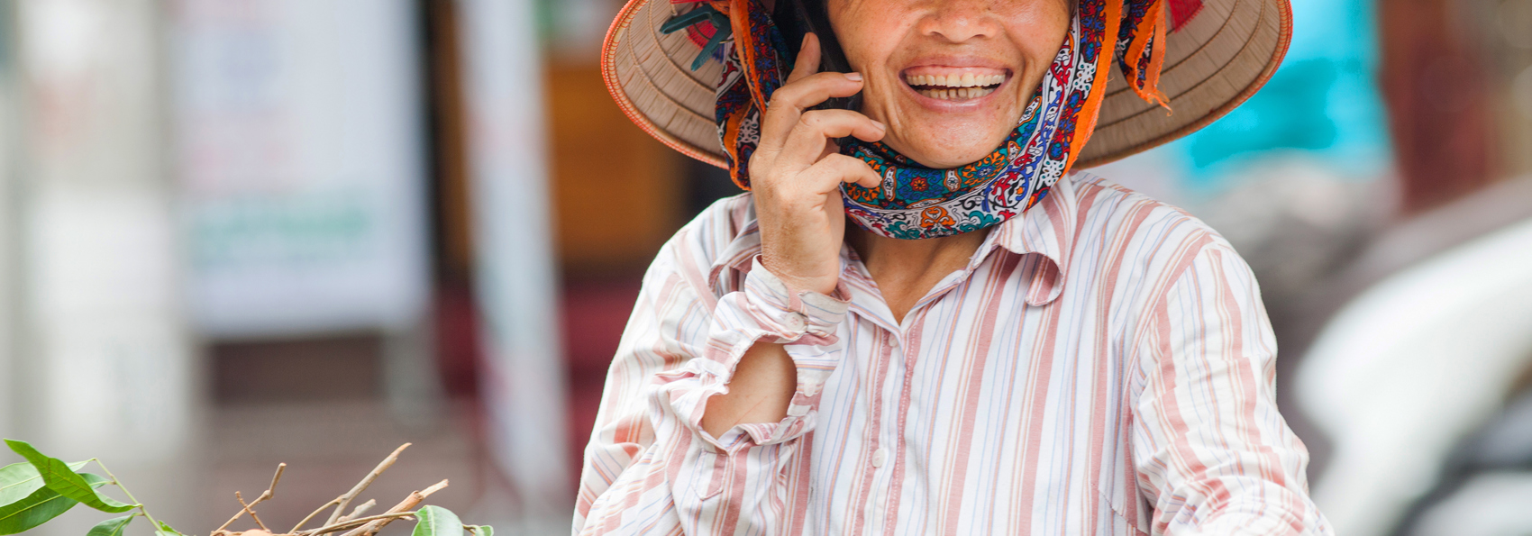 vietnam - hanoi_befolkning_kvinde_gadesaelger_08