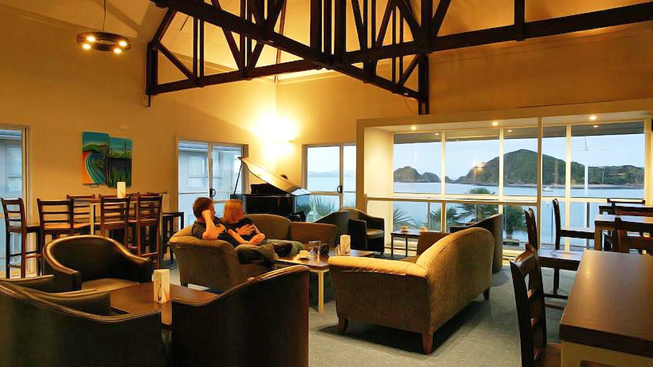 new zealand - bay of islands - kingsgate hotel autolodge paihia_lounge_01