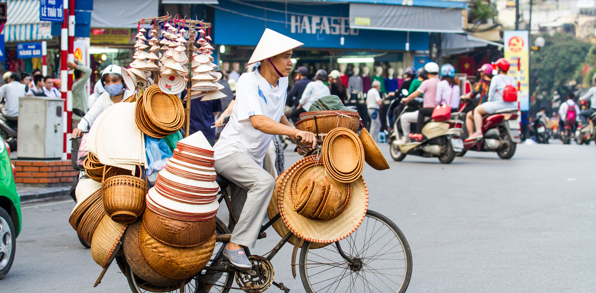 vietnam - hanoi_befolkning_kvinde_gadesaelger_06
