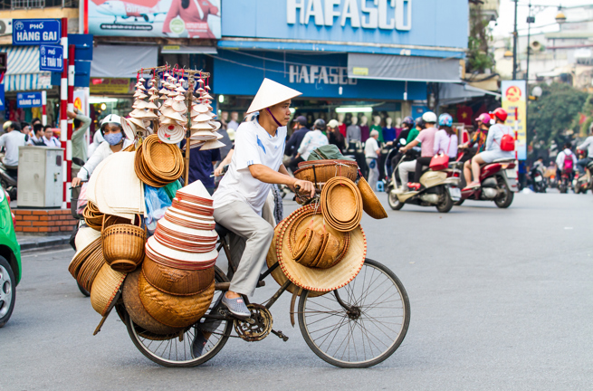 vietnam - hanoi_befolkning_kvinde_gadesaelger_06