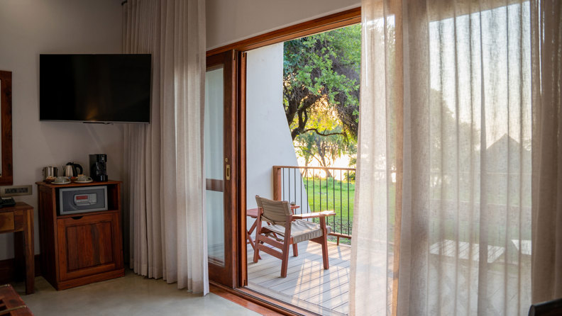 Chobe Safari Lodge Safari Room02