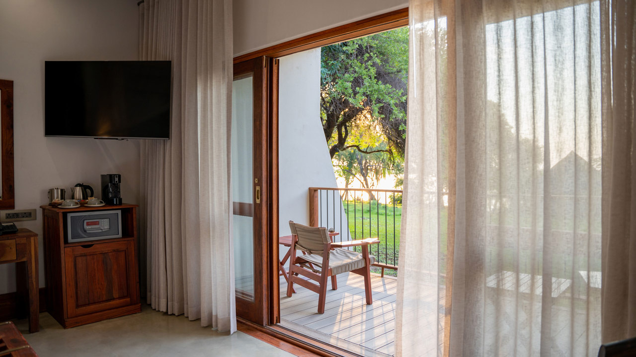 Chobe Safari Lodge Safari Room02