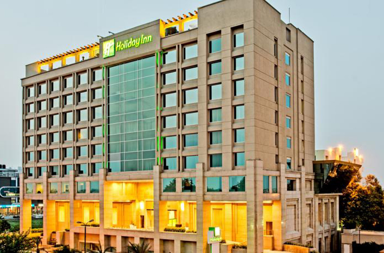 indien - amritsar - holiday inn_hotel facade_01