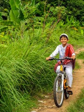 bali - bali_befolkning_dreng_cykel_01