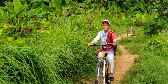 bali - bali_befolkning_dreng_cykel_01