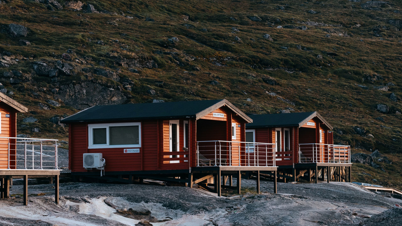 Comfort Cabins At Eqi @Harry Pope 2023