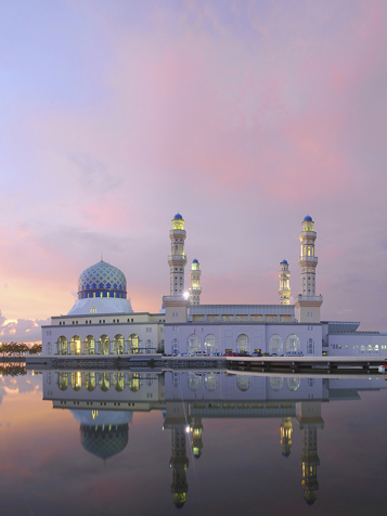 I Kota Kinabalu kan I bl.a. se én af byens flotte moskeer...