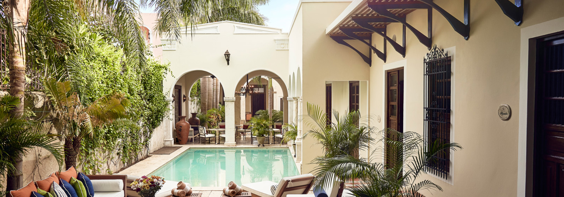 Casa Lecanda Boutique Hotel Pool 02