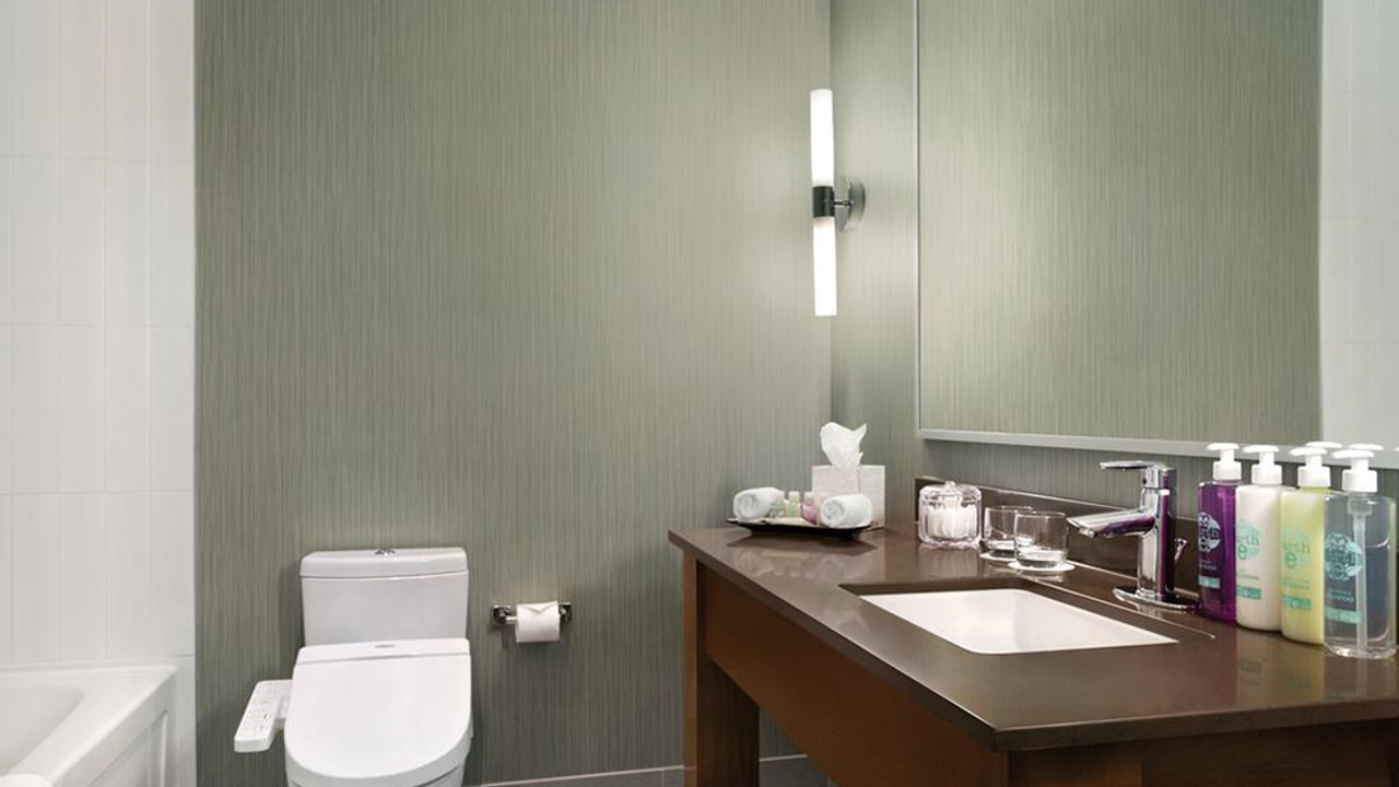 canada - vancouver - Coast_Coal_Harbour_Vancourver_bathroom_01
