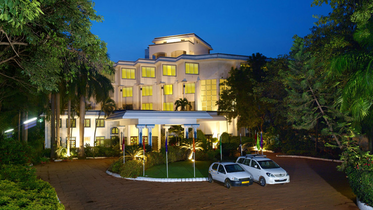 indien - Tanjore - thanjavur sangam resort_front_facade