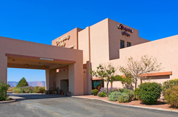 usa - hampton inn kayenta_facade_01