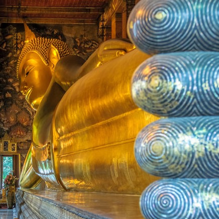 ... og I skal besøge den store liggende Buddha i Wat Po.