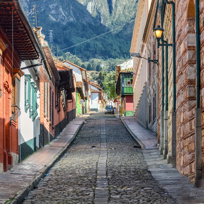 colombia - bogota_la candelaria_farverig gade_03
