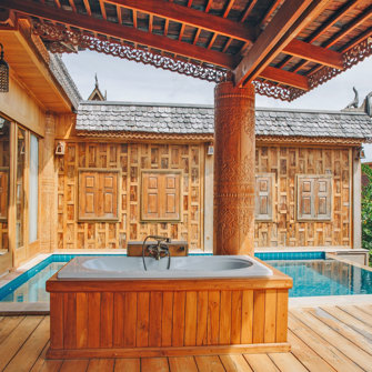 Deluxe Pool Suite 7