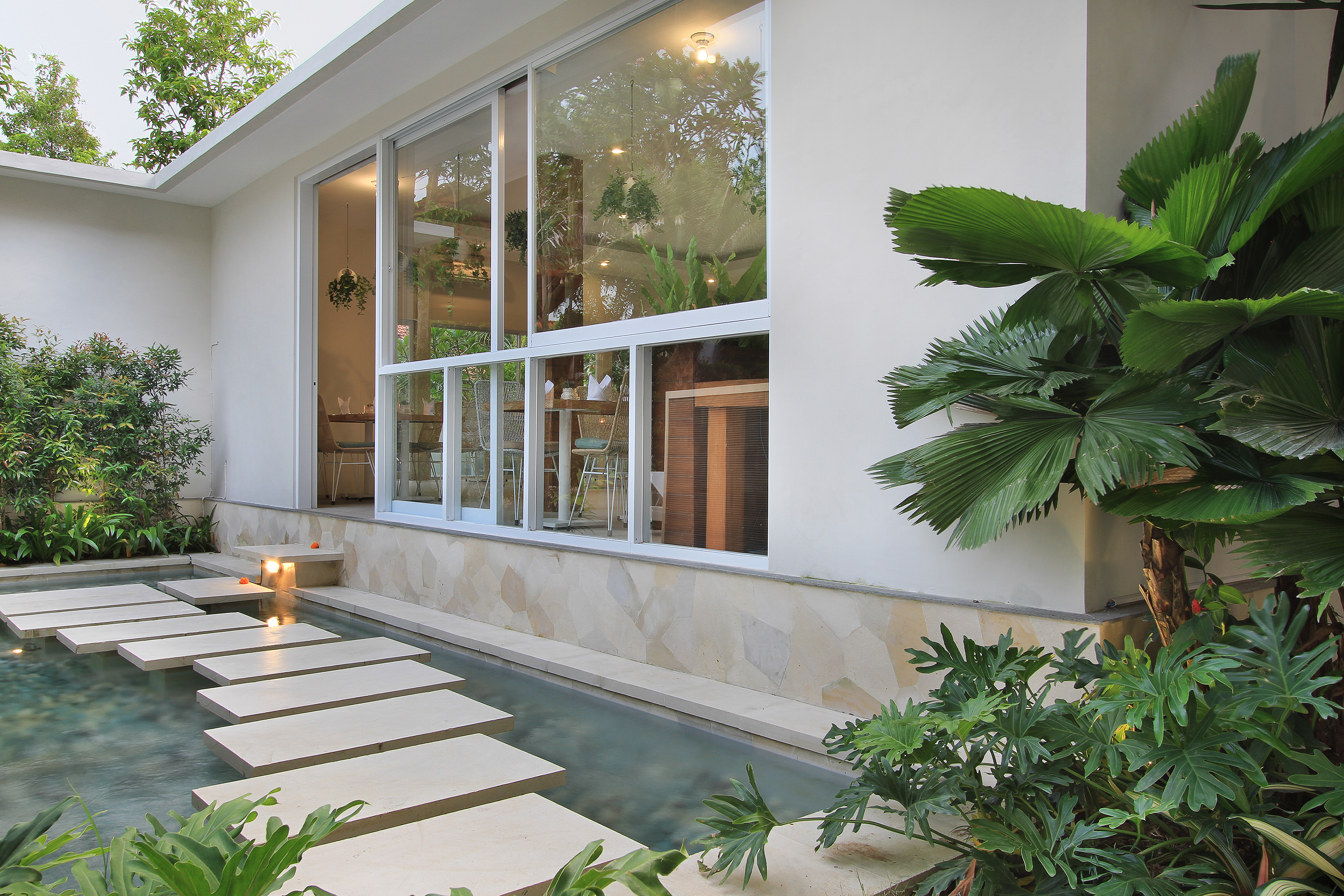 bali - tepa tepi kali_restaurant udefra