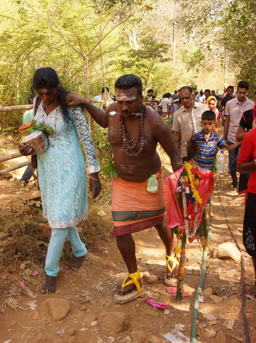 sri lanka - kataragama_tempel walk befolkning_03