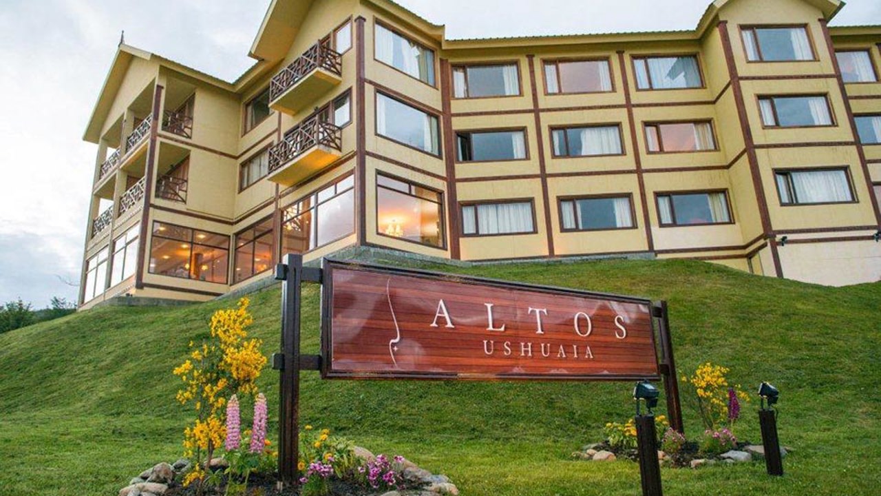 argentina - ushuaia - altos de ushuaia - hotel altos de ushuaia_hotel facade_02