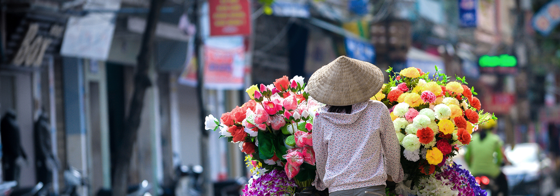 Vietnam - hanoi_befolkning_kvinde_gadesaelger_01