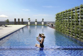 Novotel Suites Yogyakarta Malioboro Pool 02