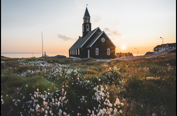 Zion kirken_Ilulissat_sommer_midnatssol_01