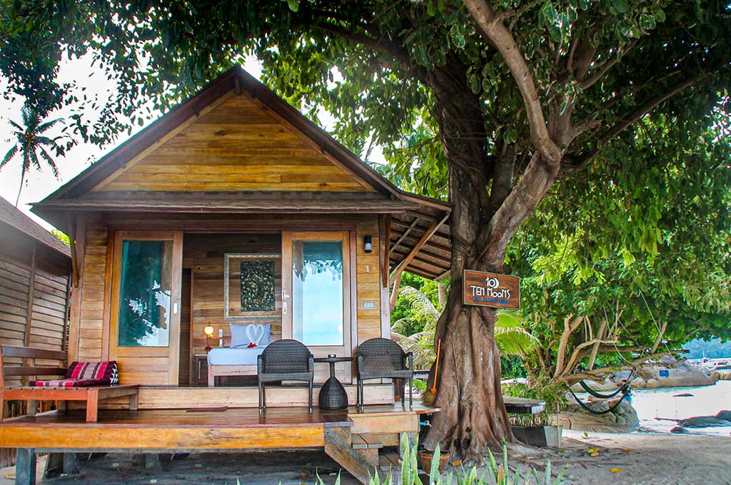 Koh Lipe Ten Moons Sunrise Beachfront Bungalow 01 (1)