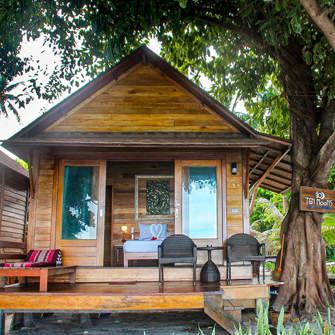 Koh Lipe Ten Moons Sunrise Beachfront Bungalow 01 (1)